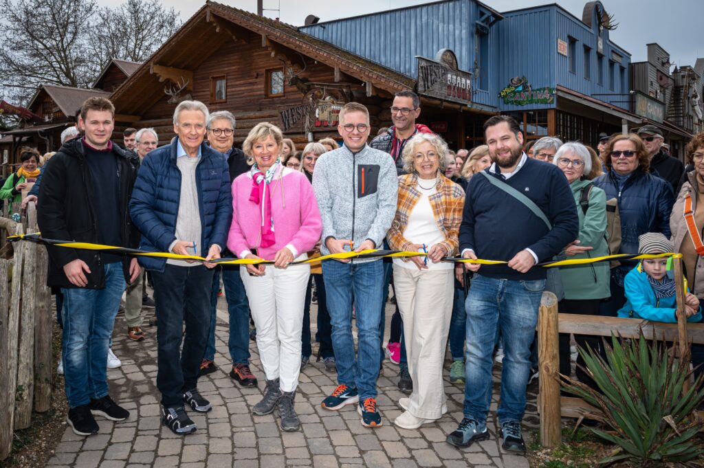 Helfen kann so einfach sein. Das bewiesen am Sonntag wieder zahlreiche Wandernde, die an der Veranstaltung des Vereines „einfach helfen e.V.“ und des Naturzentrums Rheinauen der Gemeinde Rust teilnahmen. Die 13. Auflage der beliebten Frühlingswanderung „einfach laufen für einfach helfen“ lockte viele Menschen an, die sich auf die Strecke begaben, um den Frühling zu begrüßen. Parallel dazu durften  die Besucher des Europa-Park beim Pre-Opening wieder actiongeladene Attraktionen und faszinierende Shows erleben. 